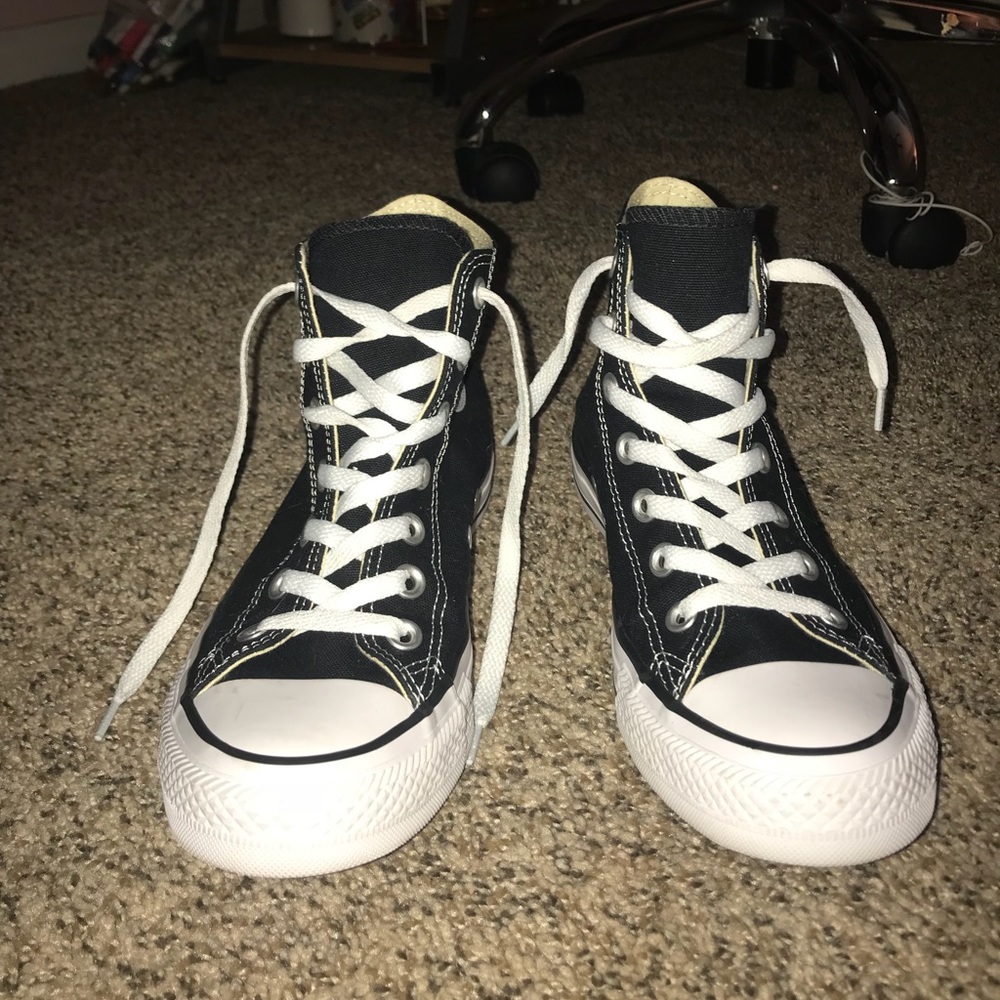 CONVERSE HIGH TOPS WOMEN’S SIZE 7